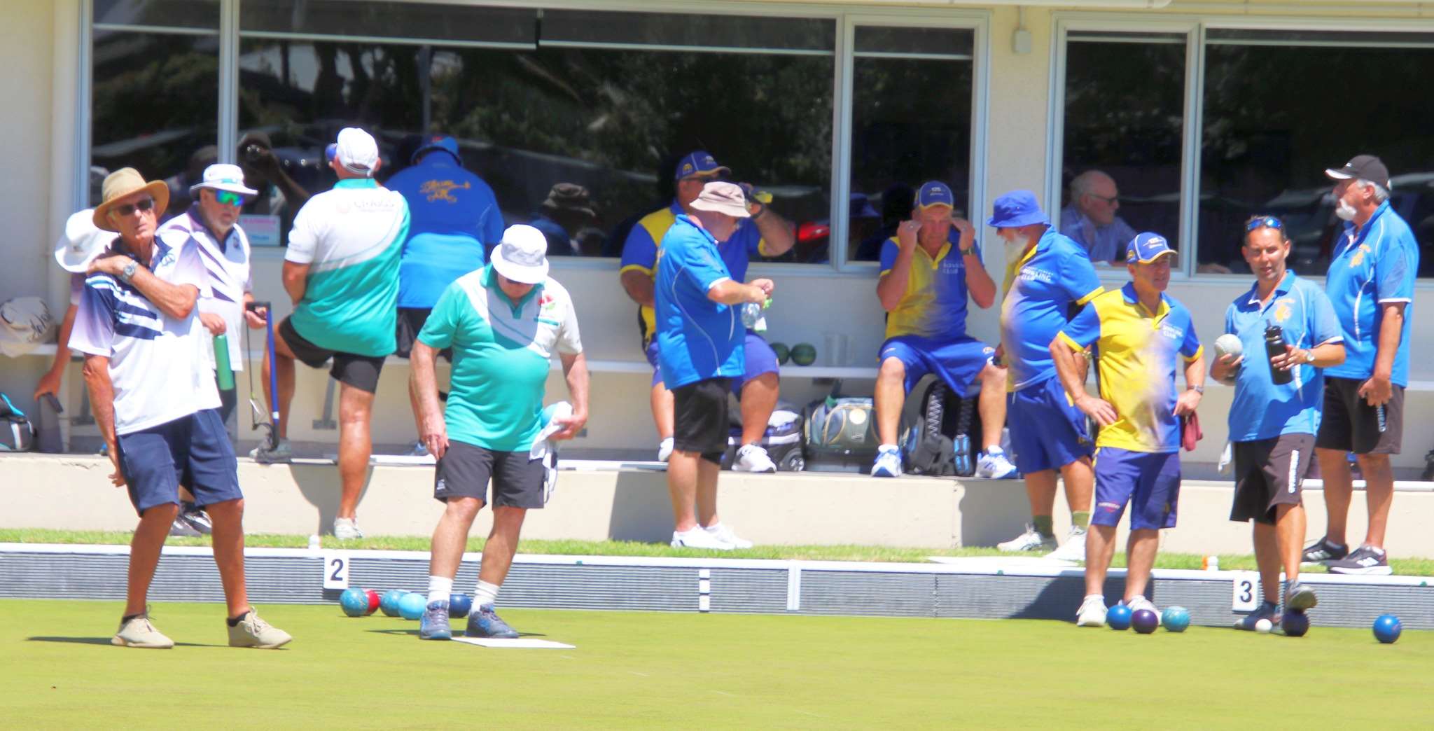 Bowls: Temperatures rise as action heats up in Open