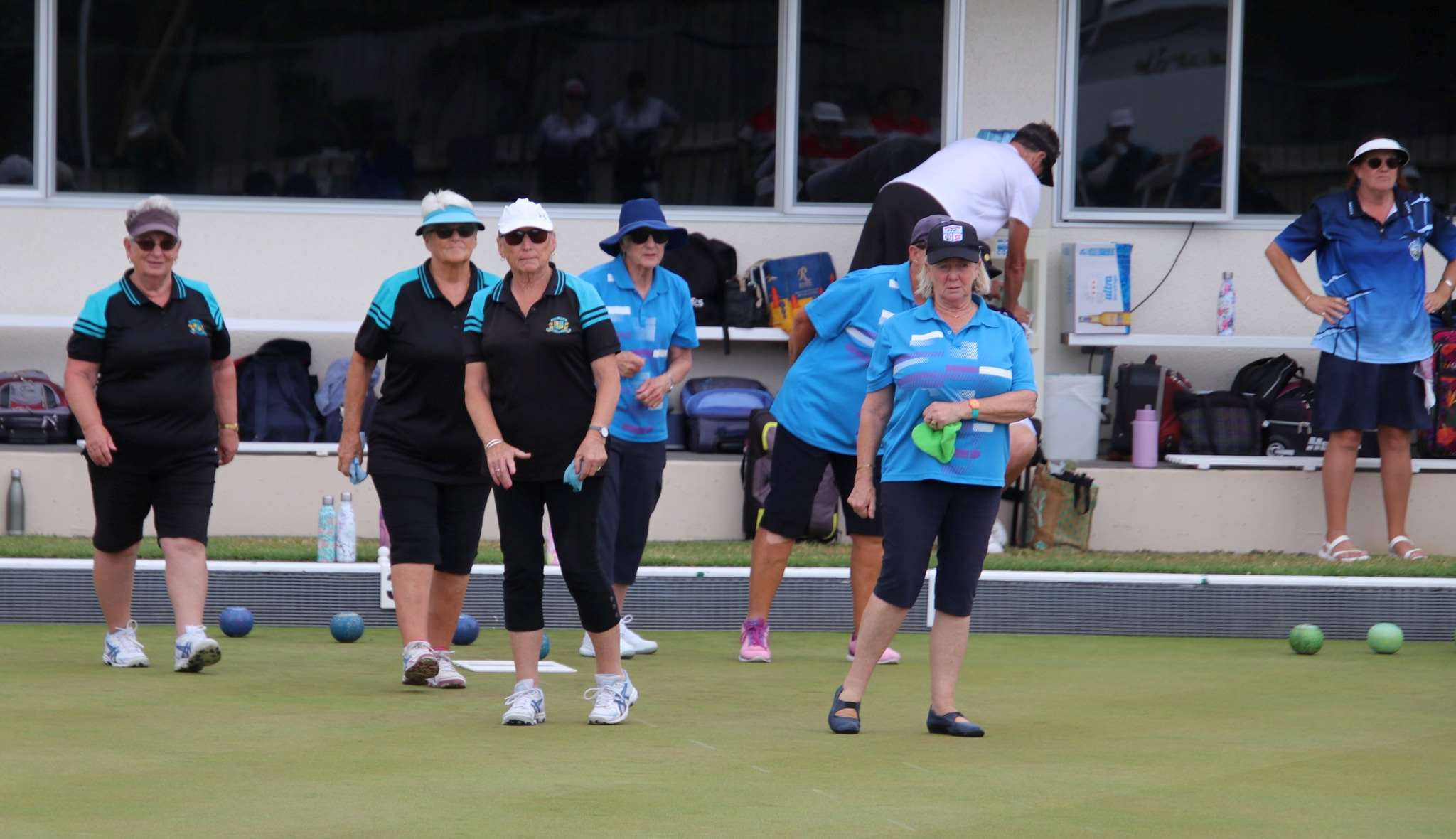 Bowls: Outstanding finish on opening day of bowls