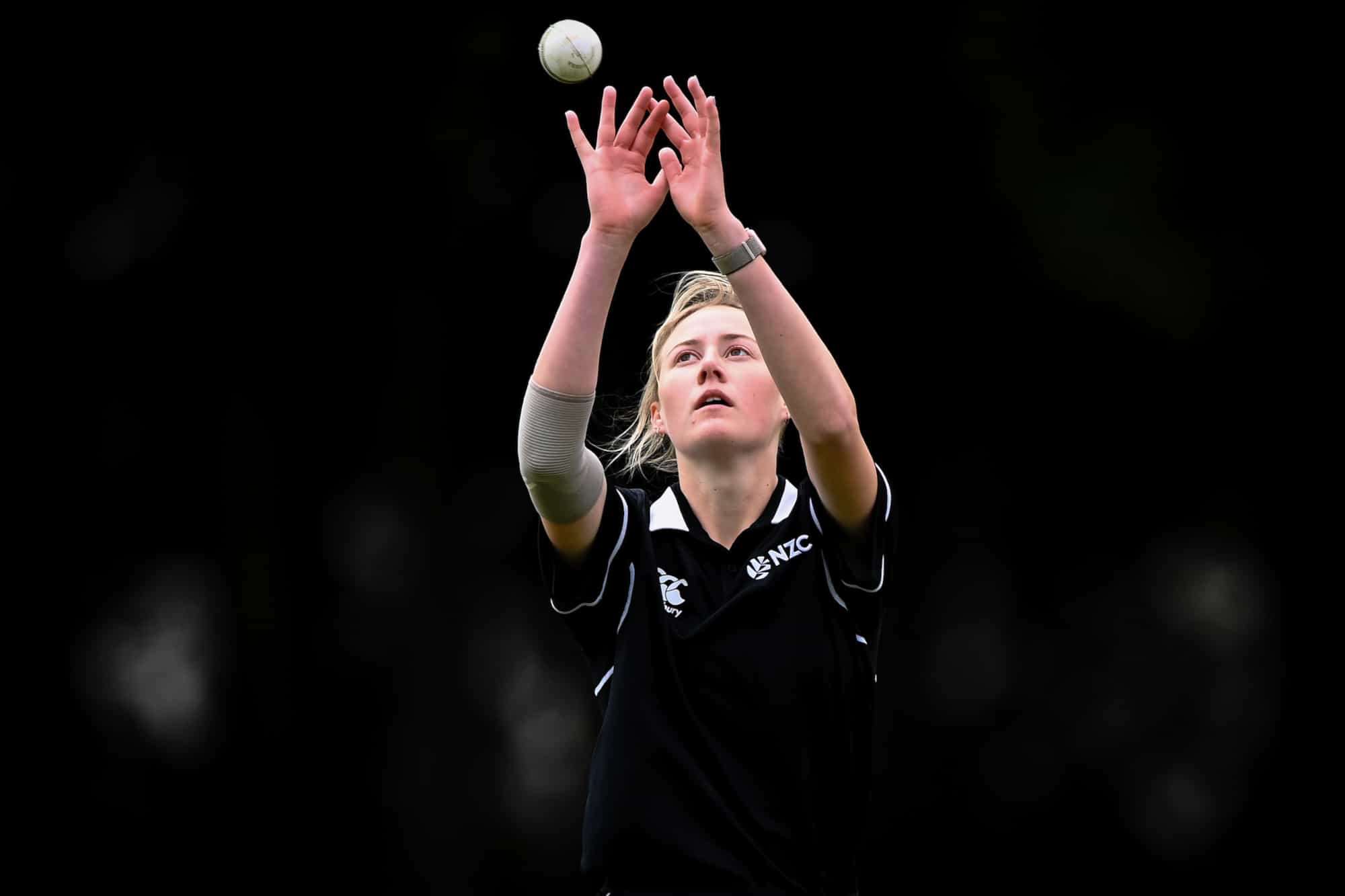 Cricket: Taranaki seamer scores CD contract