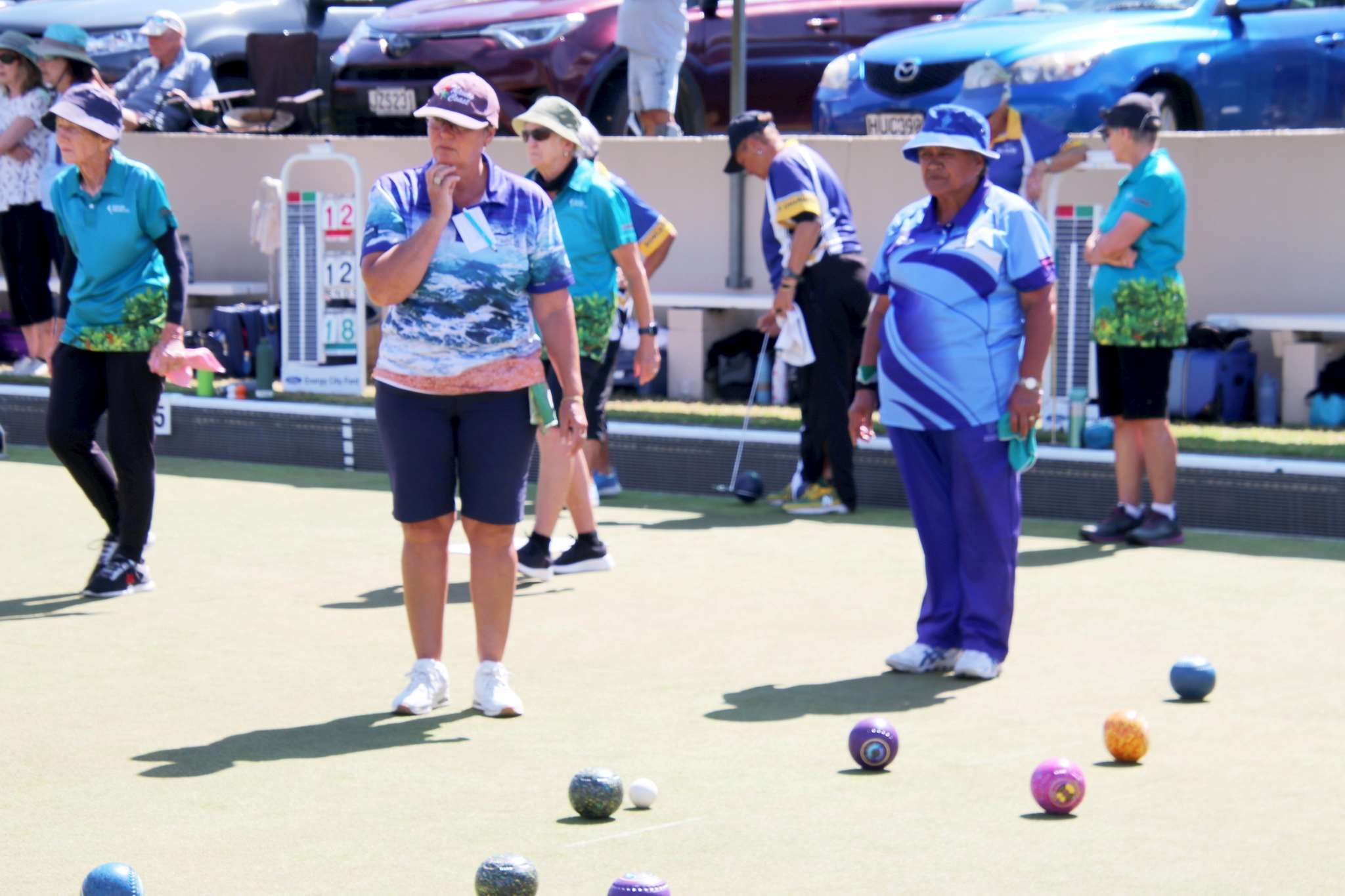 Bowls: Nervous end to semi-finals in open fours