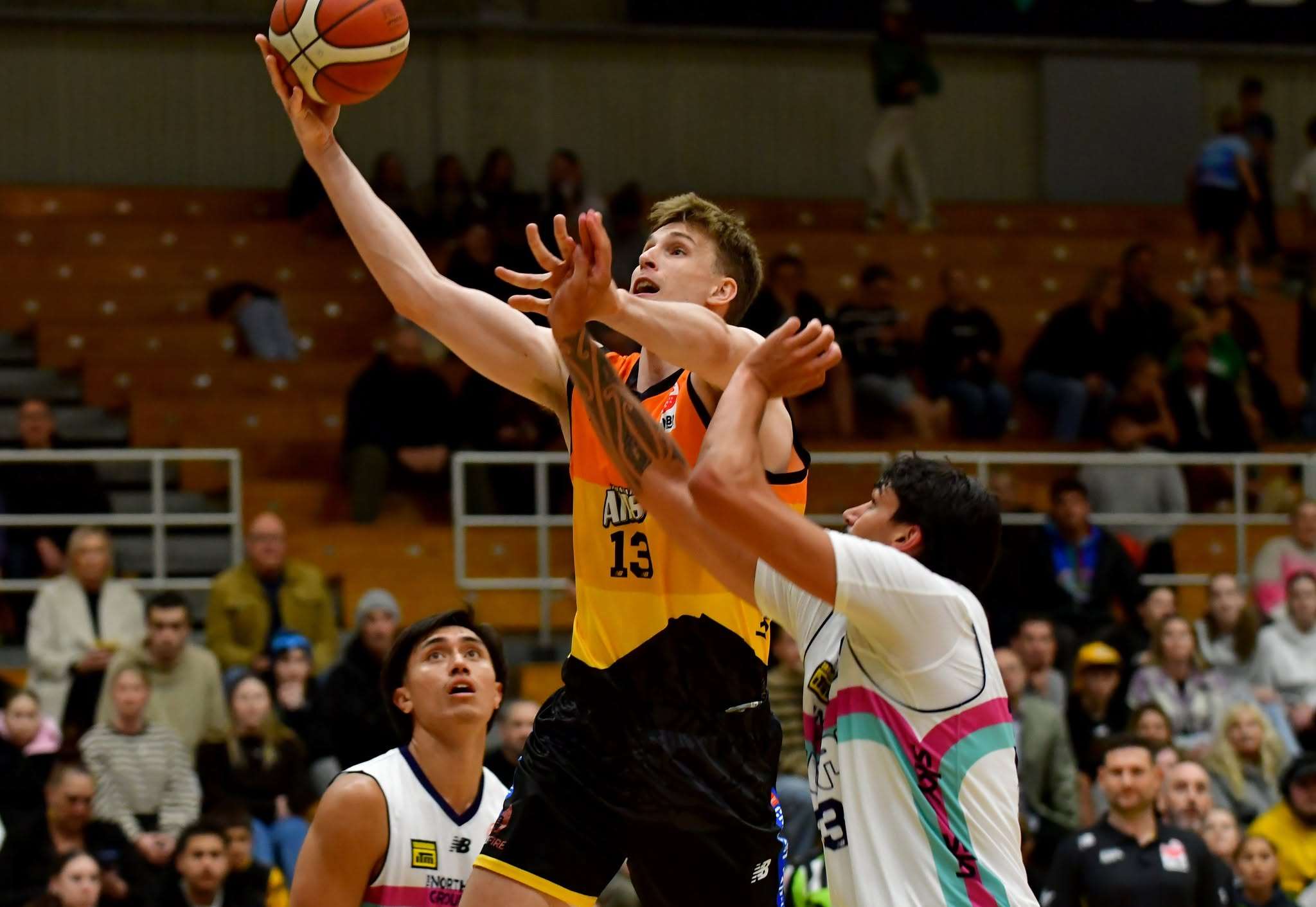 Basketball: Airs snap Sharks' 10-game winning streak